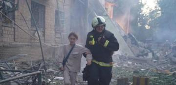 Russia's attack on Kyiv kills five, sparks fires, Ukraine says  -VIDEO 