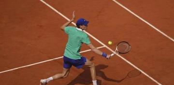 Repharse Sinner takes first set 6-4 in French Open final against Alcaraz