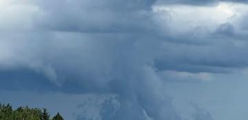 Five tornadoes tear through southeast Minnesota and northern Iowa on wednesday  -VIDEO 