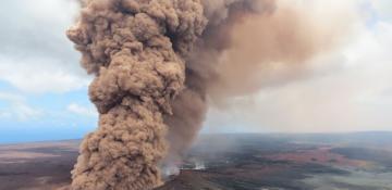 Kilauea volcano shoots lava over 1,000 feet into Hawaiian sky 