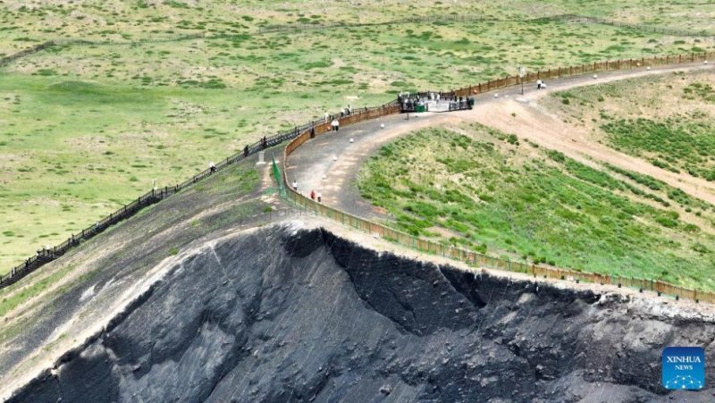 Volcano cluster in N China enters peak tourist season - PHOTO 