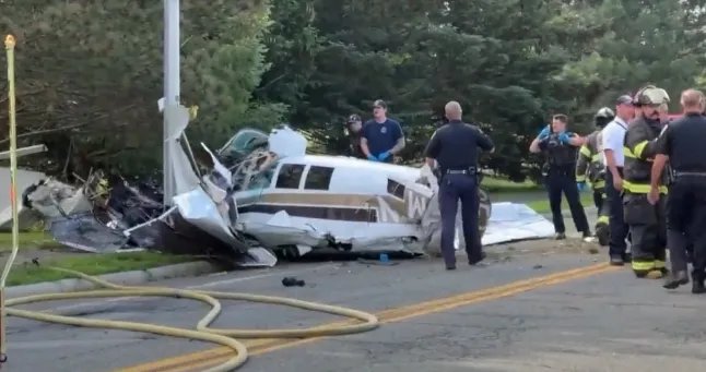 One killed in plane crash near airport outside Boston 