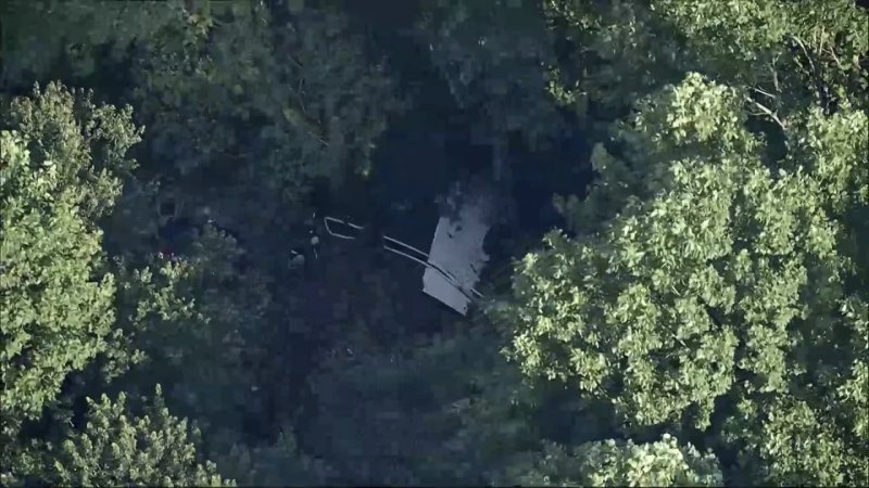 15 hospitalized after skydiving plane crashes at New Jersey airport  -VIDEO 