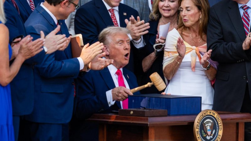 Judge blocks Trump administration’s attempt to cut planned parenthood medicaid funding