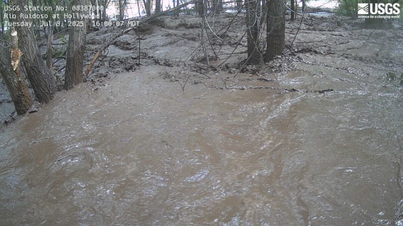 New Mexico town faces flash flooding after wildfire damage -  VIDEO 