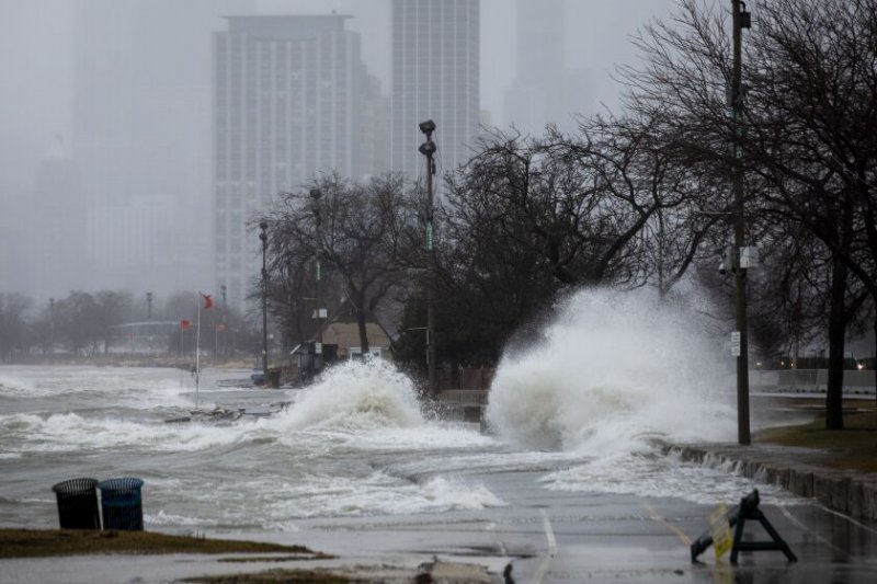 Flash flood warning issued as heavy rain hits Chicago area