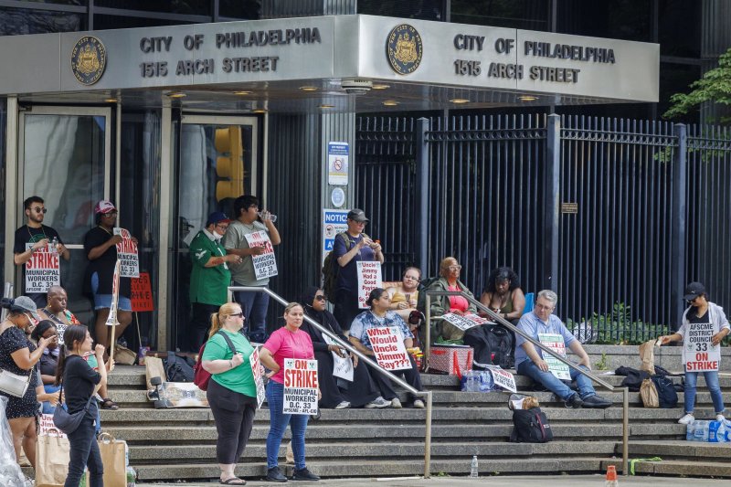 Philadelphia municipal workers end strike after reaching tentative labor agreement