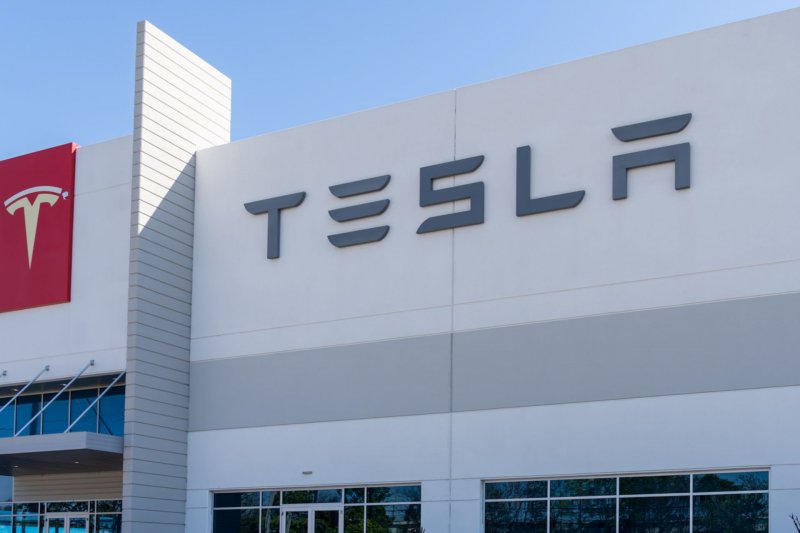 Tesla schedules annual shareholder meeting for November