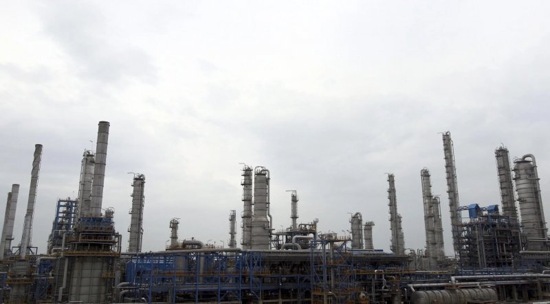 U.S. sanctions 22 entities for aiding Iranian oil sales through shadow banking