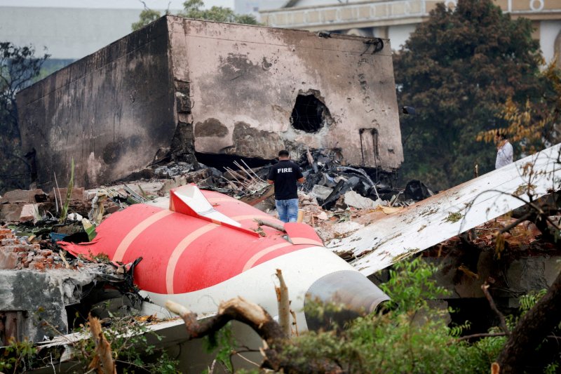 Air India crash report reveals pilot confusion over engine switch maneuver