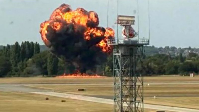 All flights cancelled as Southend Airport closes following jet crash