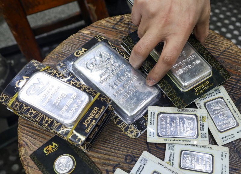 Silver nears 14-year high as investors look beyond expensive gold