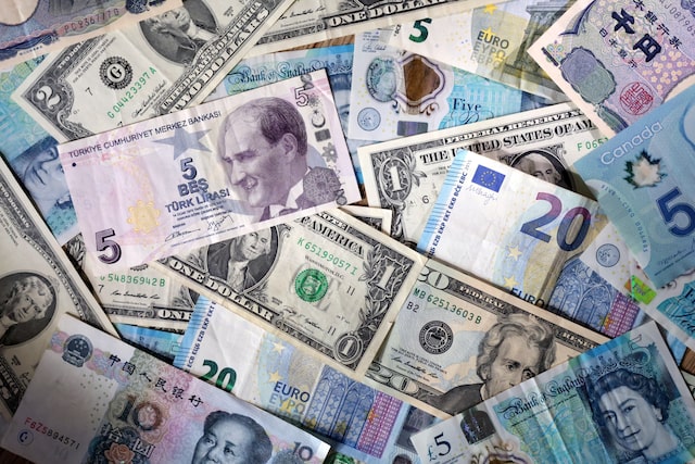 Dollar inches higher as markets shrug off Trump’s tariff threats to EU and Mexico