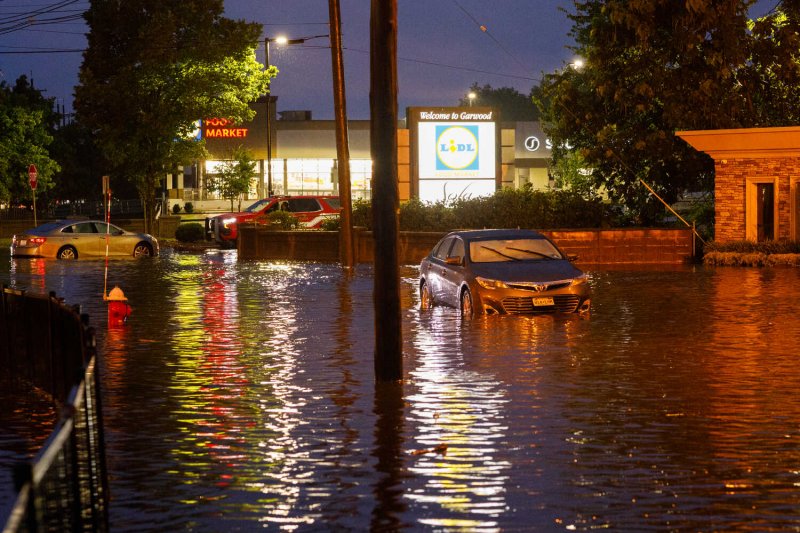 Flash floods swamp N.Y.C. subway, flights delayed