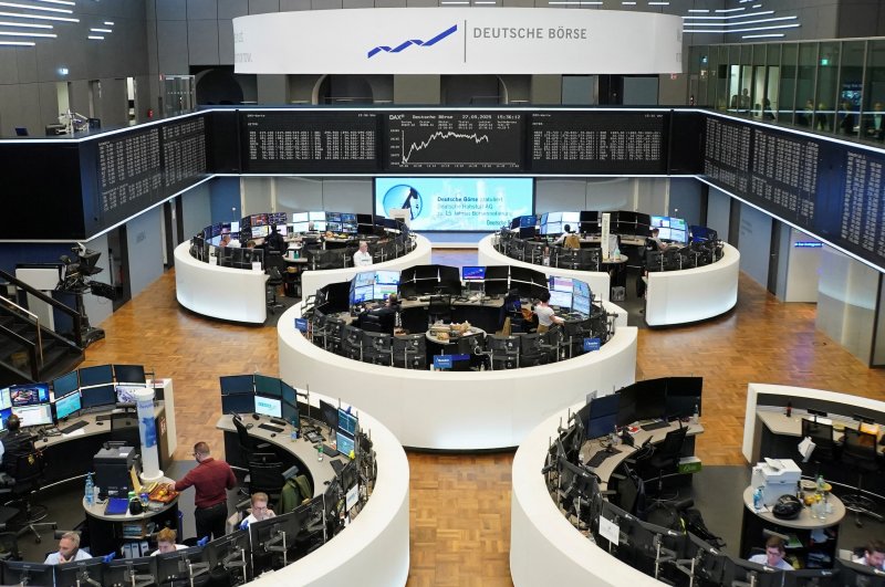 European stocks fall as ASML leads losses amid inflation concerns