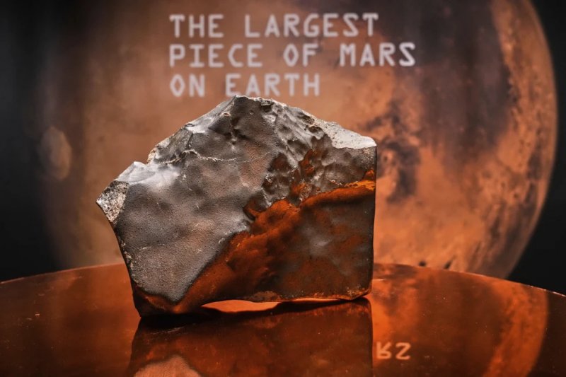 Largest piece of Mars on Earth fetches $5.3 million at auction