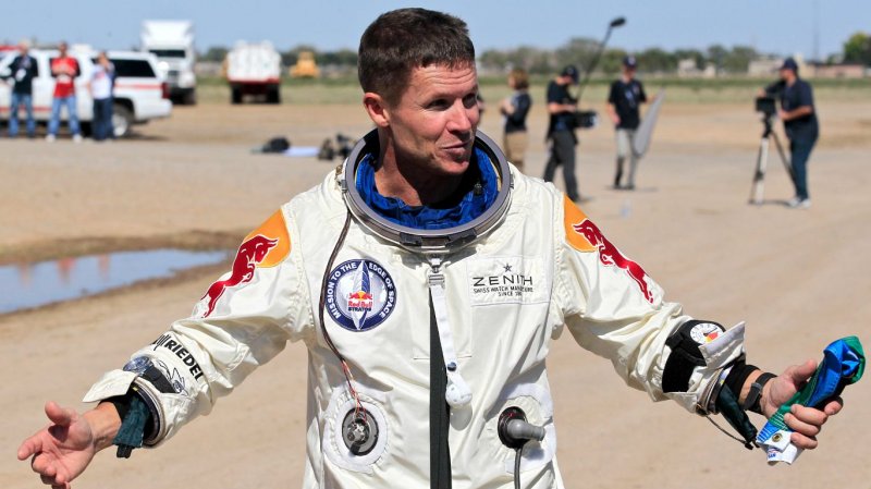 Extreme athlete Felix Baumgartner dies in paragliding accident