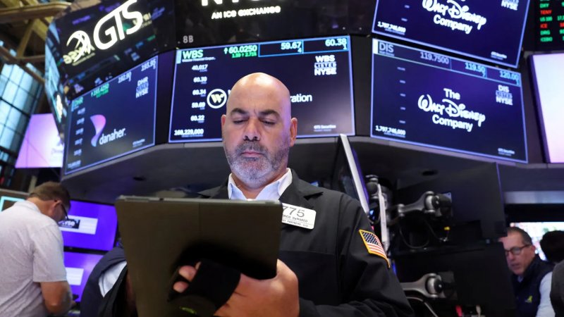 S&P 500 futures edge higher after record close, Wall Street set for winning week