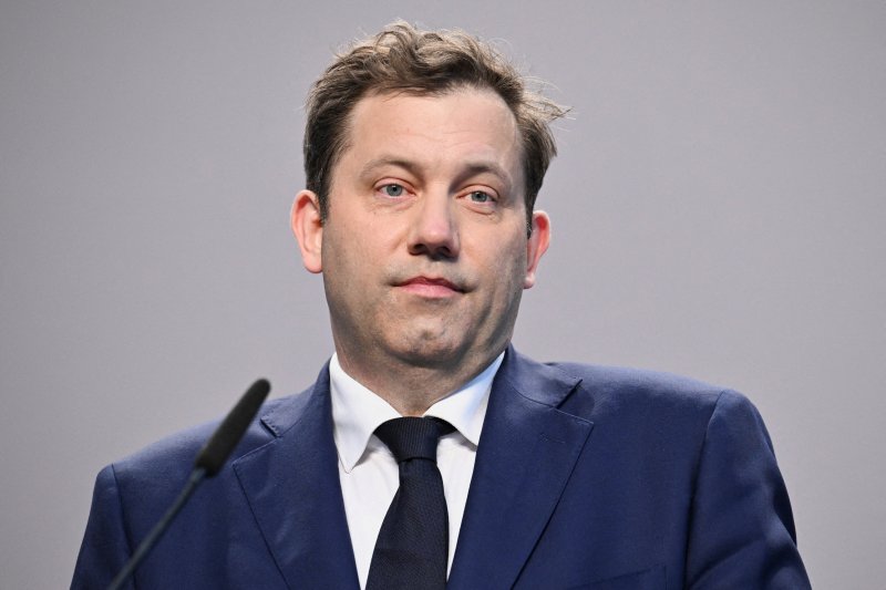 German minister urges swift end to tariff war at G7 meeting