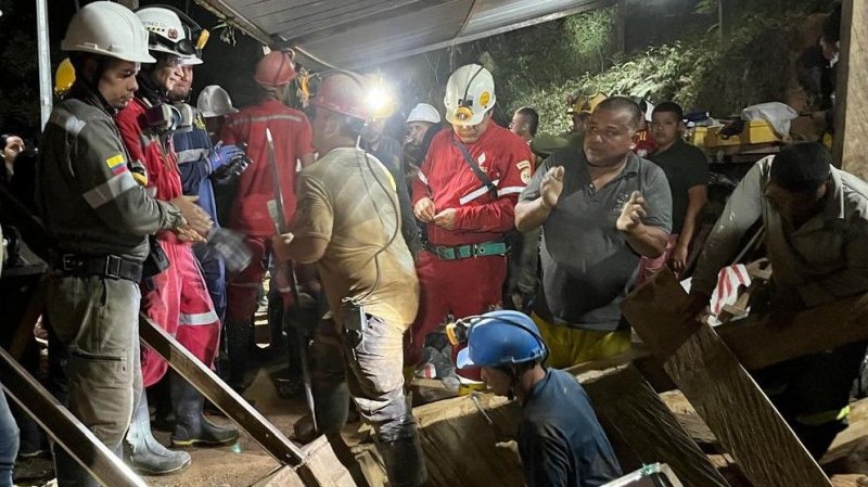 Crews rescue 18 gold miners trapped in Colombia 