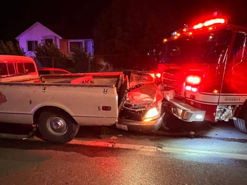 Manhunt underway for suspect who stole fire engine, crashed into 16 cars in Washington