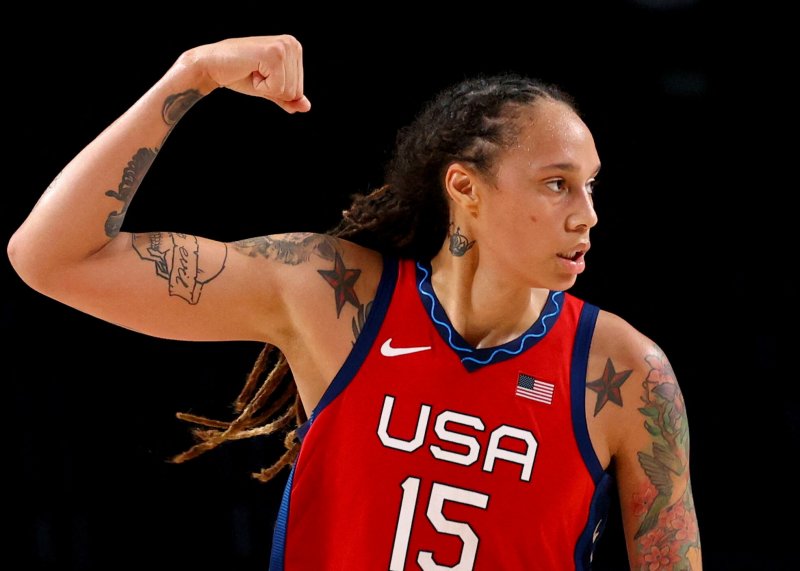 Brittney Griner honored in Phoenix return, leads Atlanta Dream to 90-79 victory over Mercury