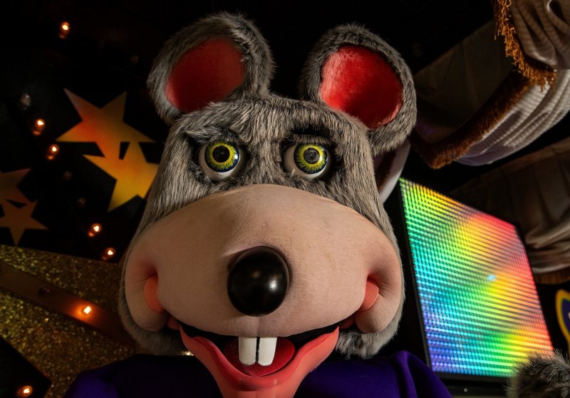 Chuck E. Cheese mascot arrested for debit card theft in Florida