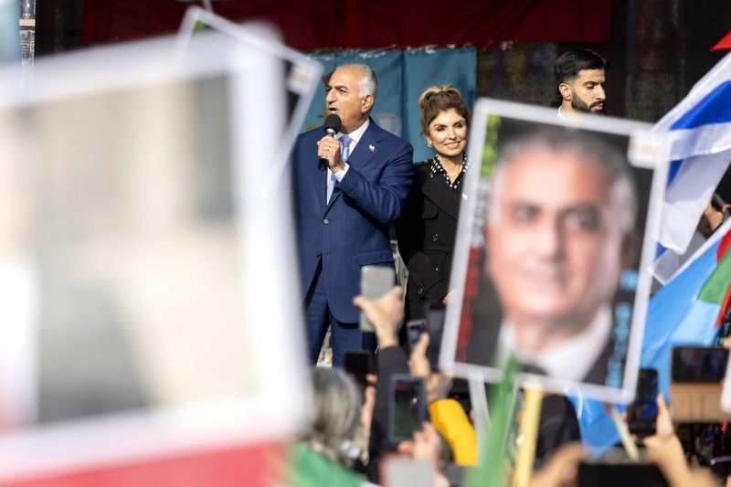 Exiled Iranian Prince Reza Pahlavi says 50,000 defectors ready to help topple regime