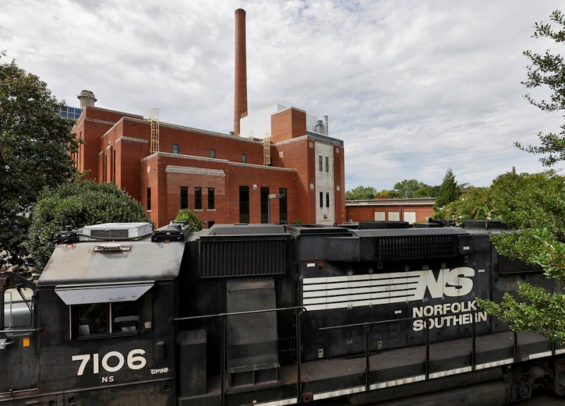Norfolk Southern posts higher Q2 profit on stronger freight volumes