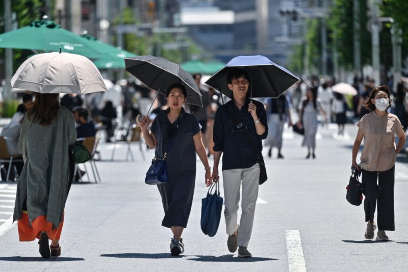 Japan hits highest temperature on record