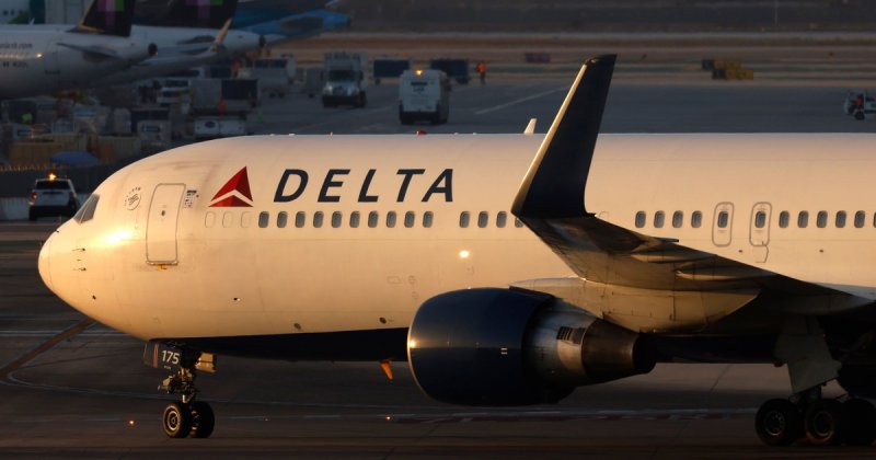 Delta flight diverted after severe turbulence, 25 hospitalized