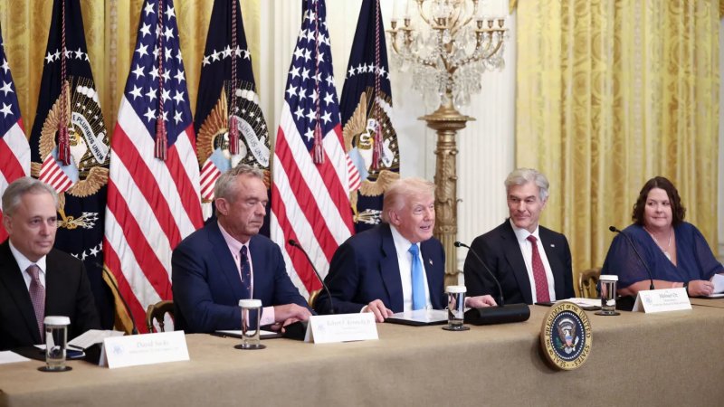 Trump urges 17 drugmakers to reduce U.S. prices