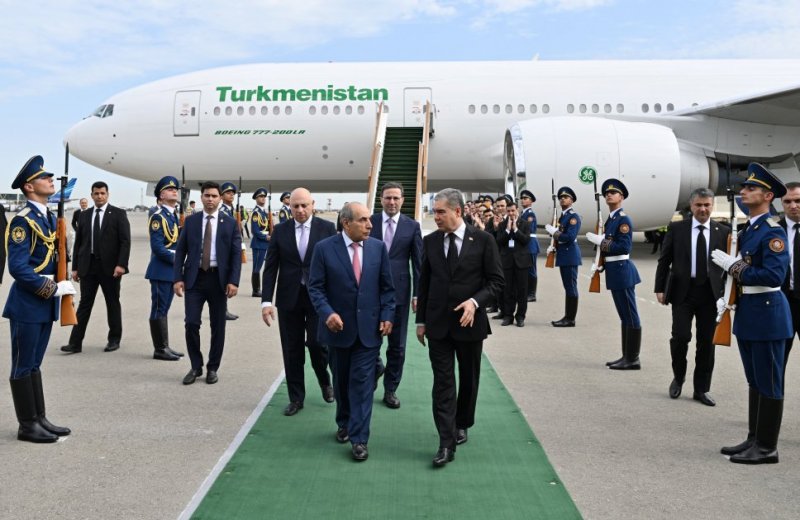 Chairman of Turkmenistan's Halk Maslahaty arrives in Azerbaijan