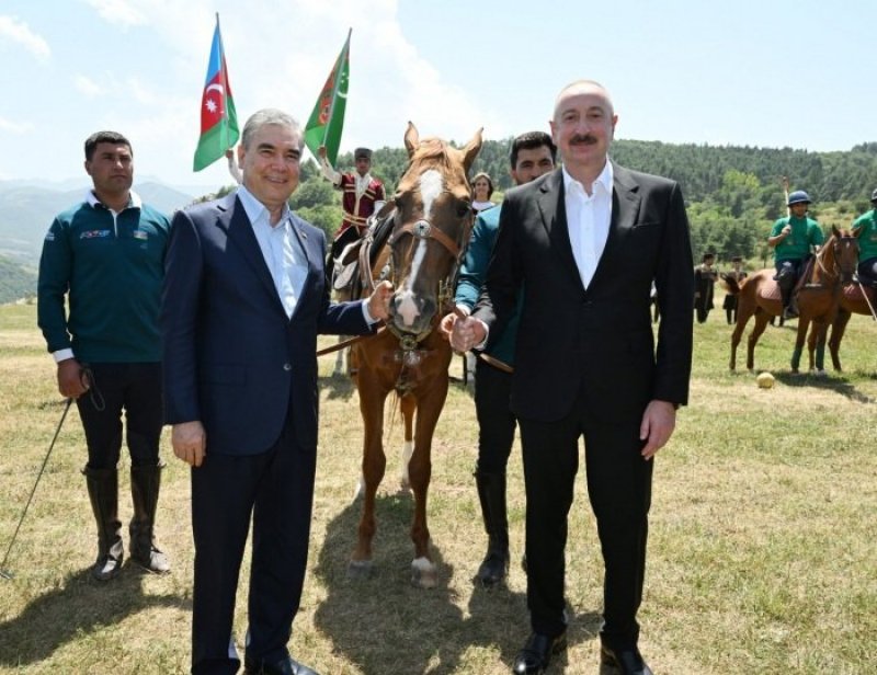 President Ilham Aliyev gifts Karabakh horse named “Dostlug” to Gurbanguly Berdimuhamedov