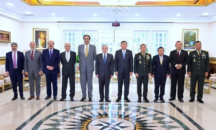 Pakistan, Indonesia discuss boosting defense cooperation 