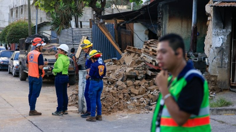 Guatemala shuts schools after deadly earthquakes