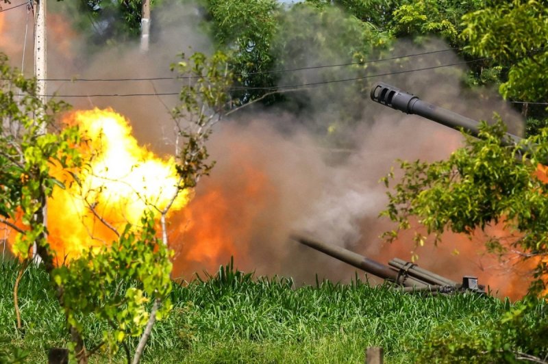Thailand, Cambodia exchange heavy artillery fire as fighting rages for second day