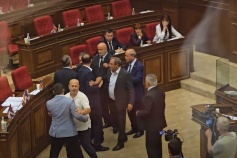 Tensions rise among deputies in Armenian Parliament over relations with Russia  - VIDEO 