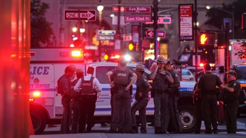 Gunman shoots at least 2 people in New York office building 