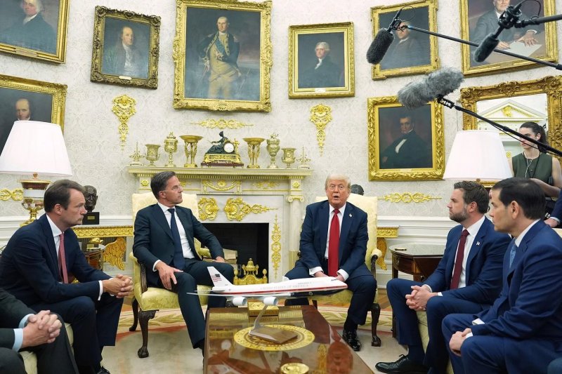 Trump takes tougher stance on Putin, threatens 100% tariff