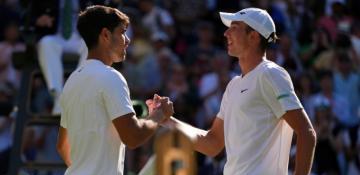 Alcaraz cruises past Tarvet to reach Wimbledon third round