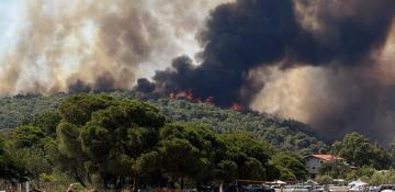 Wildfire rages on Greece's Crete, forcing mass evacuations -  VIDEO 