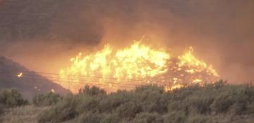 California battles this year’s largest wildfire as heatwave grips state -  VIDEO 