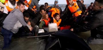 French police slash migrant ‘taxi-boat’ off Boulogne Beach to prevent UK crossing