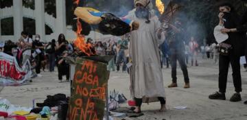 Anti-tourism protests in Mexico City turn violent amid rising tensions over gentrification