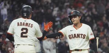 Giants rally in 8th inning to defeat Phillies 3-1