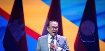 Malaysian PM urges ASEAN unity to face weaponization of trade 