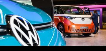 VW halts US deliveries, border tensions, and missing backpacker case