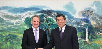 Chinese vice premier meets former U.S. treasury secretary 