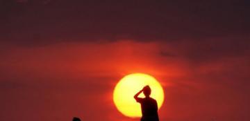 UK issues amber heat health alert as heatwave intensifies